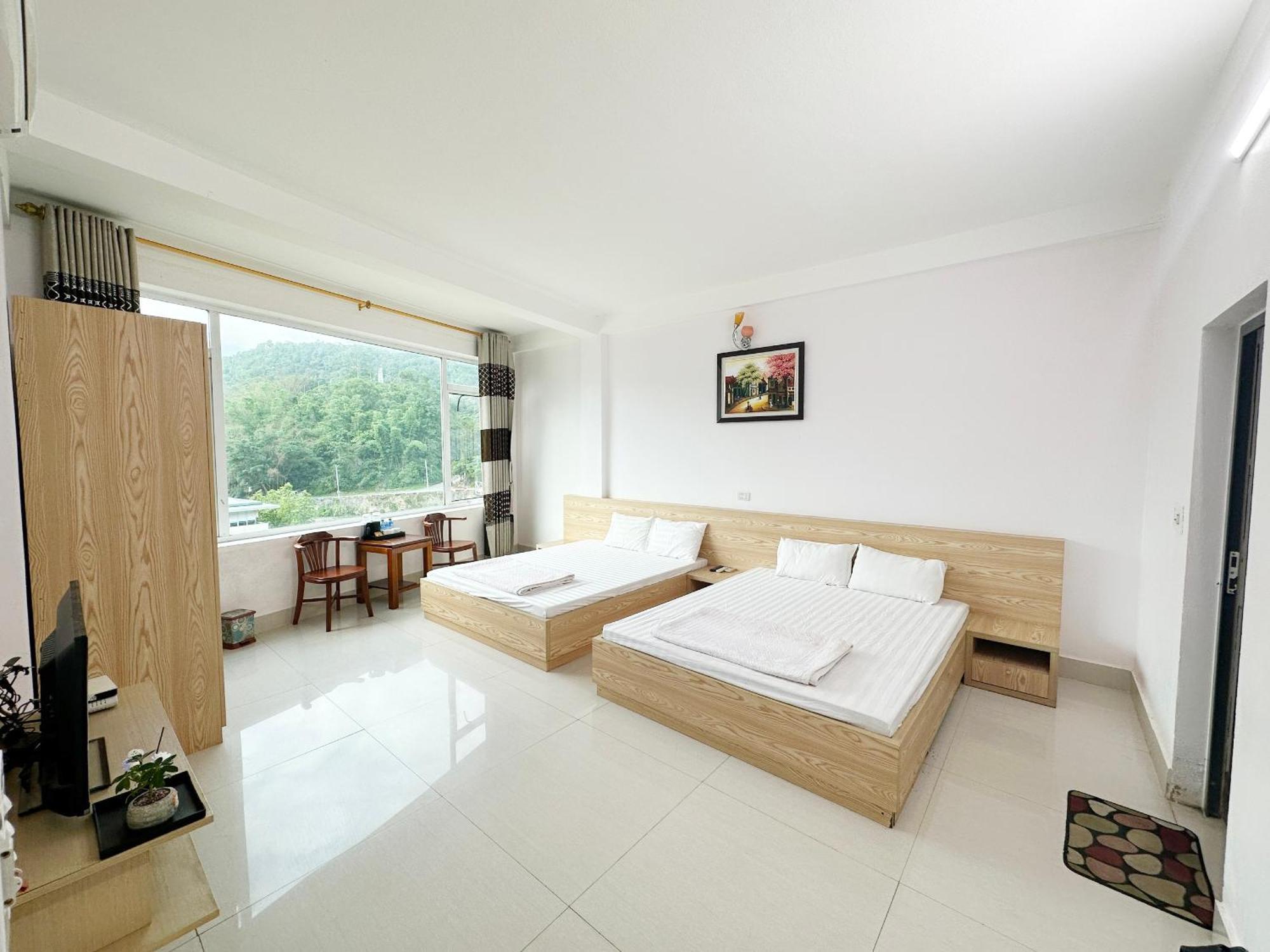 Quy Anh Hotel Bao Lac Town Exterior photo