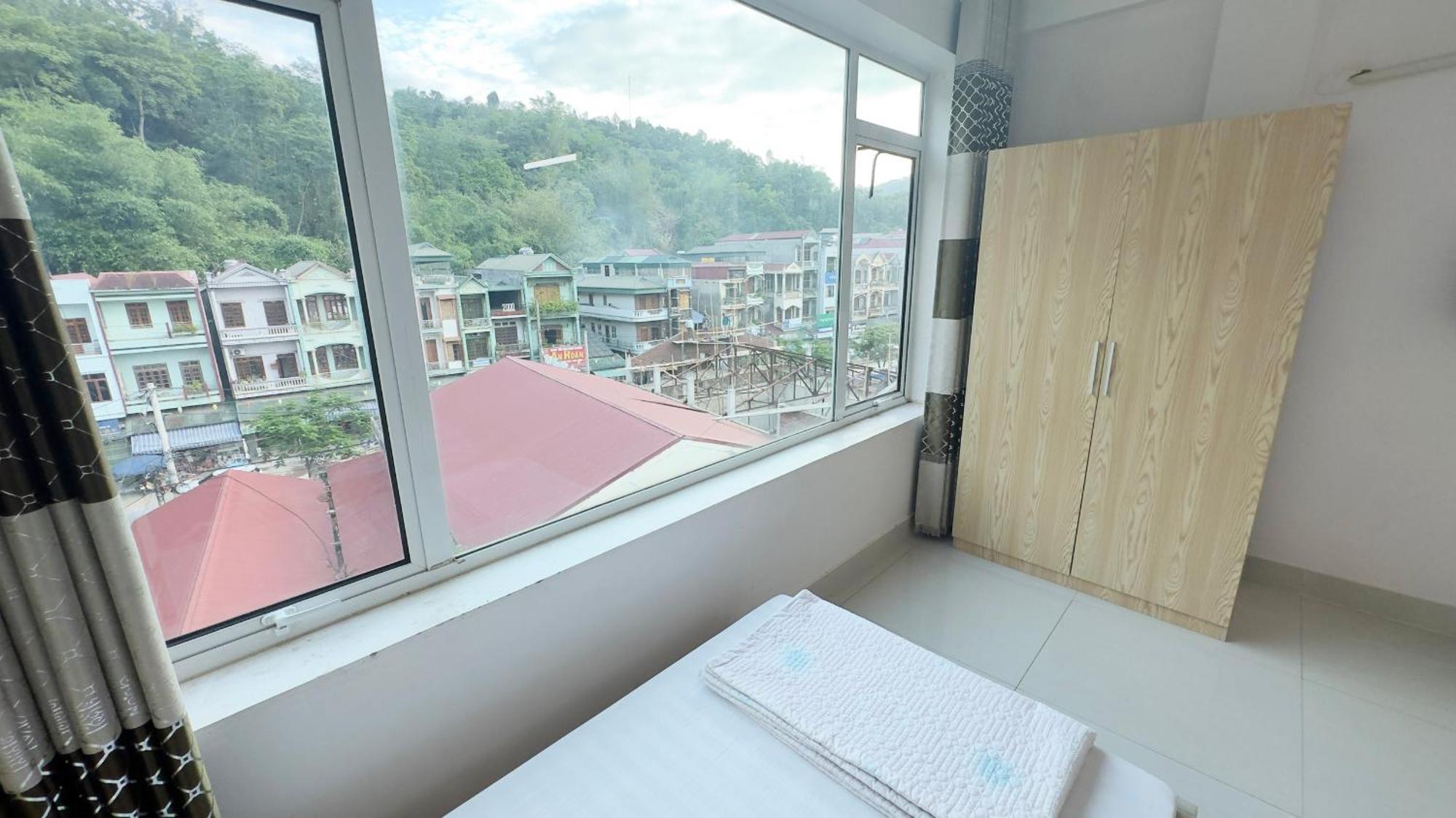 Quy Anh Hotel Bao Lac Town Exterior photo