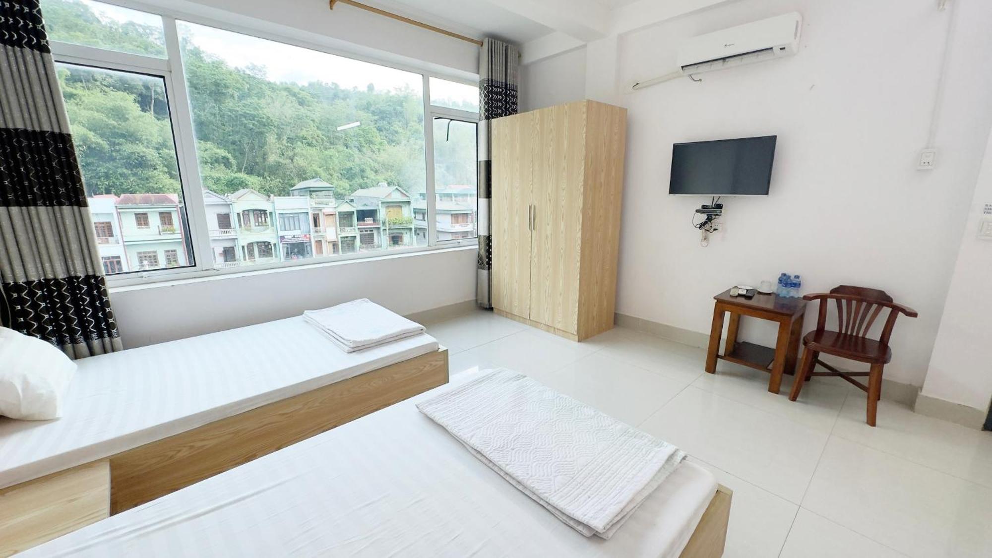 Quy Anh Hotel Bao Lac Town Exterior photo